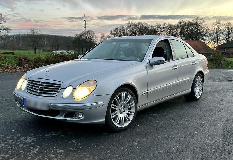 Silber Gebraucht 2003 Mercedes E200 Limousine | 1.700 € (Guter Preis) - Bild 1/4
