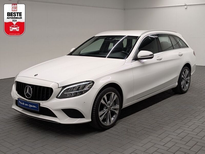 Weiß (polarweiss) Gebraucht 2019 Mercedes C300 Avantgarde Kombi | 26.480 € (Fairer Preis) - Bild 1/4