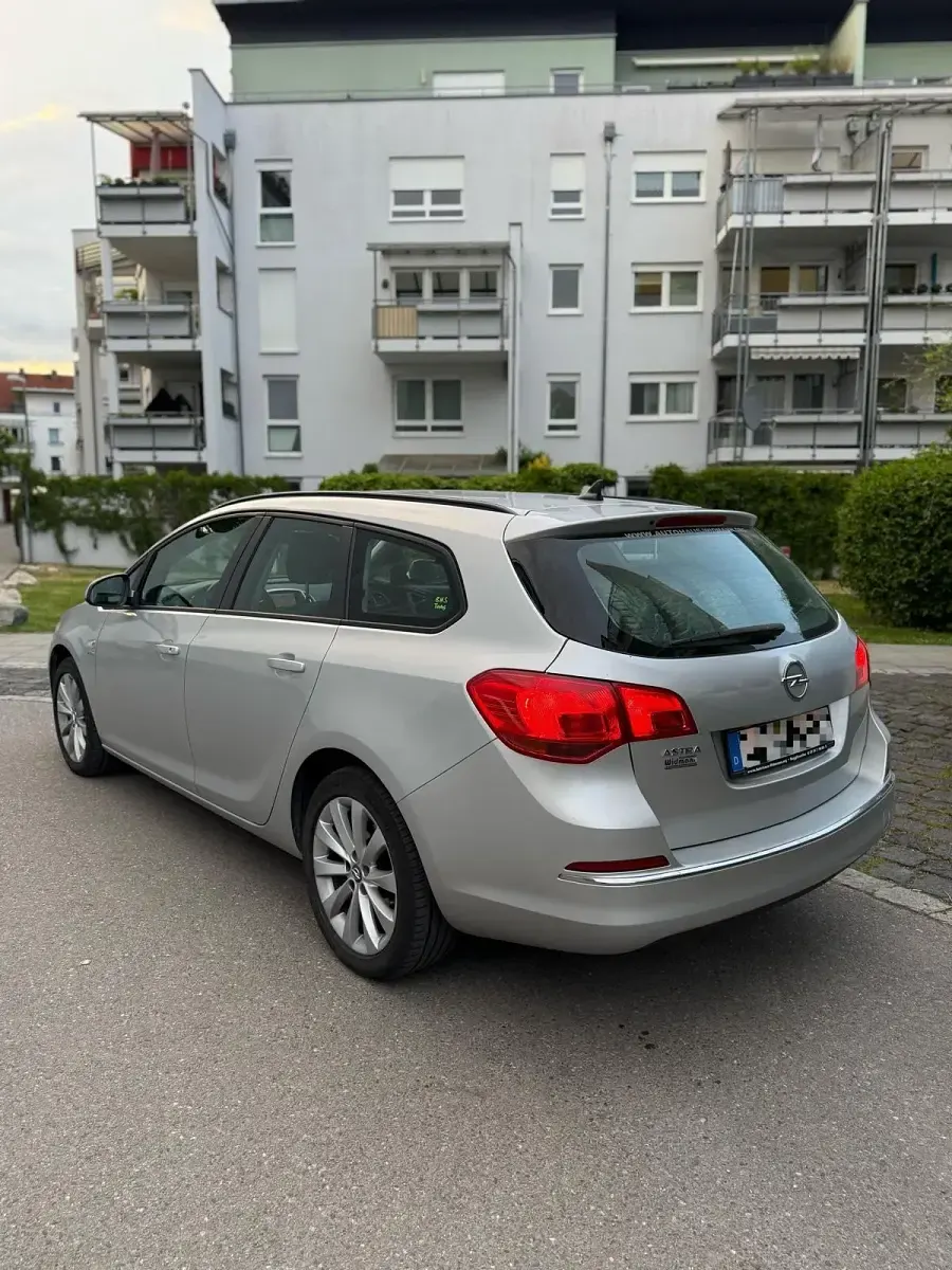 Gebraucht Opel Astra 140 PS (102 kW) 2013 Silber Kombi