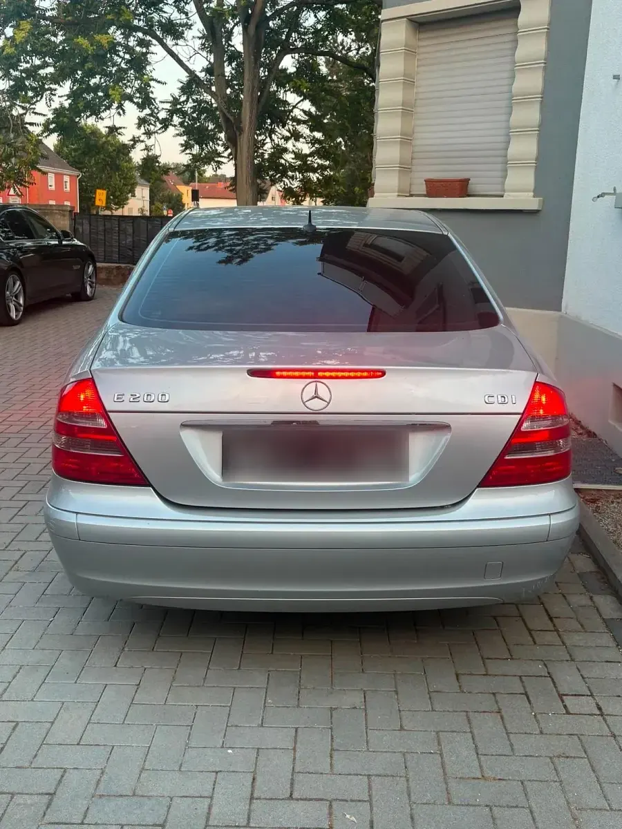 Gebraucht Mercedes E200 122 PS (89 kW) 2004 Silber Limousine
