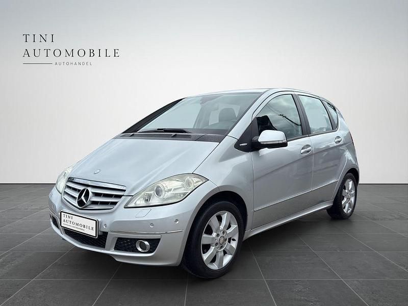 Silber Gebraucht 2009 Mercedes 180 Avantgarde Limousine | 5.999 € (Superpreis) - Bild 1/4
