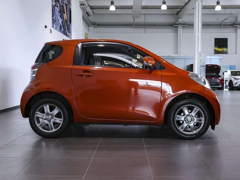 Gebraucht Toyota iQ 68 PS (50 kW) 2012 Infernoorange metallic Kleinwagen