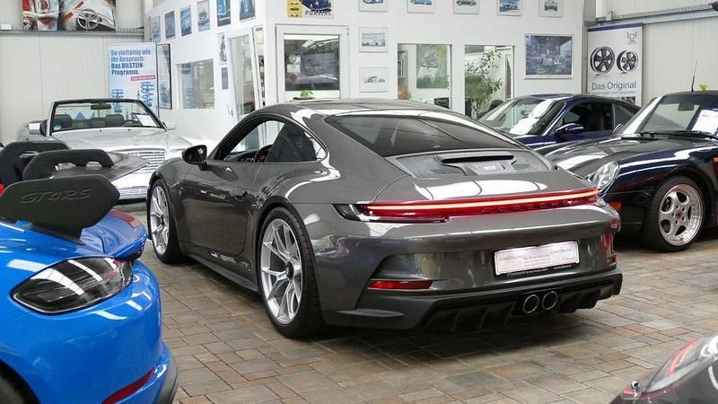 Grau Gebraucht 2023 Porsche 992 | 189.900 € - Bild 1/4