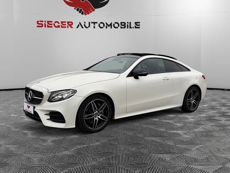 Weiß Gebraucht 2019 Mercedes E220 AMG line Coupé | 26.590 € (Fairer Preis) - Bild 1/4