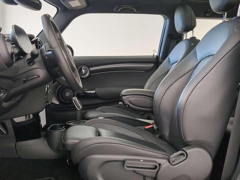 Gebraucht Mini Cooper SE 135 kW (184 PS) 2023 Mini yours enigmatic black met Kleinwagen