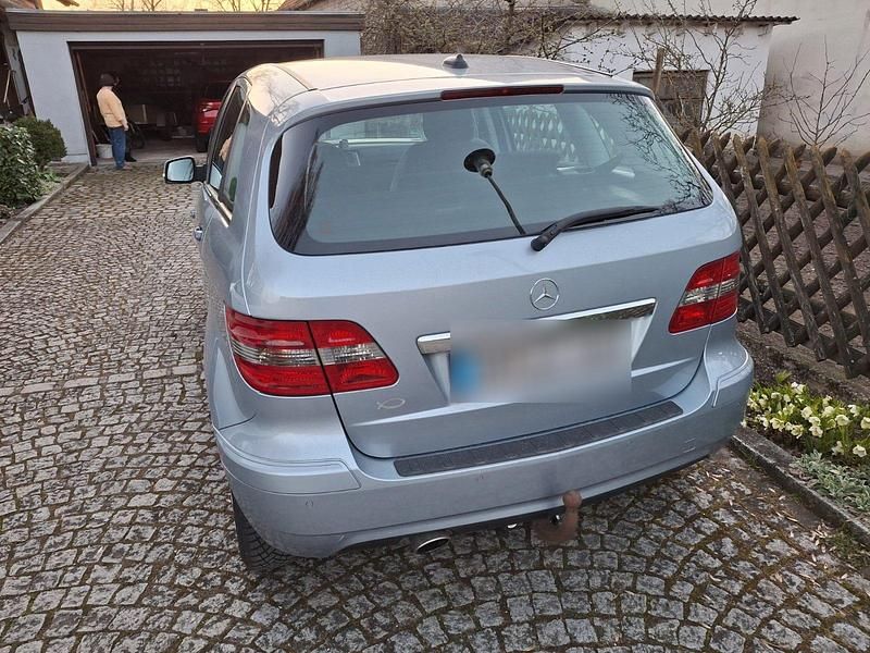 Gebraucht Mercedes B170 115 PS (84 kW) 2008 Blau Van / Kleinbus