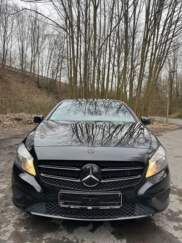 Gebraucht Mercedes A180 109 PS (80 kW) 2012 Schwarz Kleinwagen