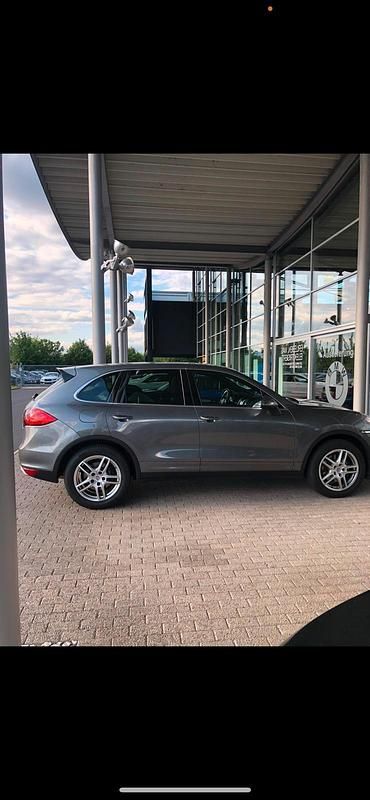 Gebraucht Porsche Cayenne 250 PS (183 kW) 2012 Grau SUV