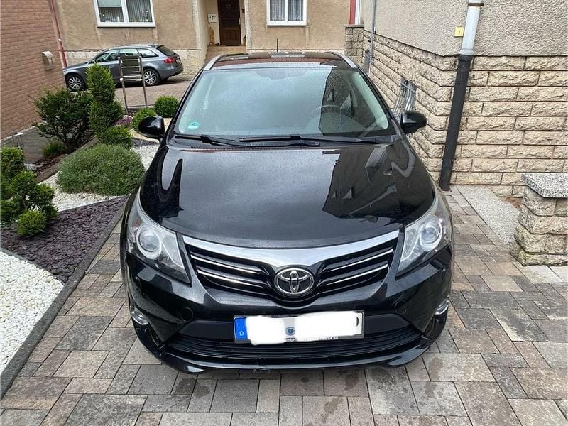 Schwarz Gebraucht 2014 Toyota Avensis Kombi | 9.450 € (Fairer Preis) - Bild 1/4
