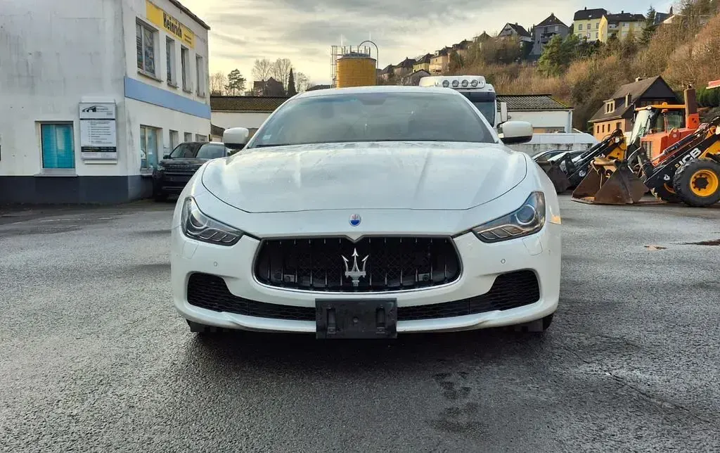 Gebraucht Maserati Ghibli 330 PS (242 kW) 2015 Weiß Limousine