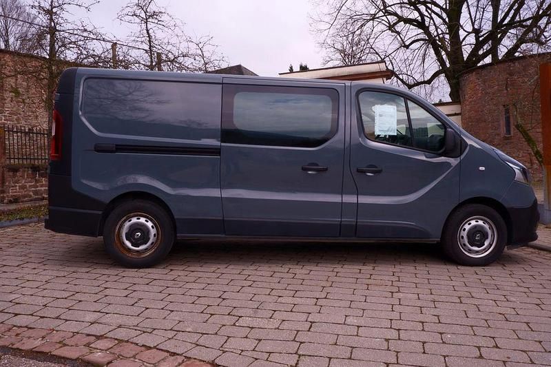 Gebraucht Renault Trafic Komfort 145 PS (106 kW) 2021 Grau Van / Kleinbus