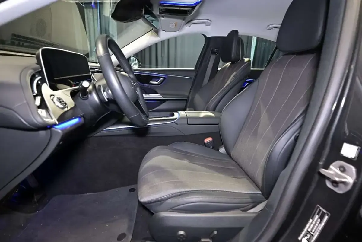 Gebraucht Mercedes E200 Avantgarde 204 PS (150 kW) 2024 Metalliclack graphitgrau Limousine
