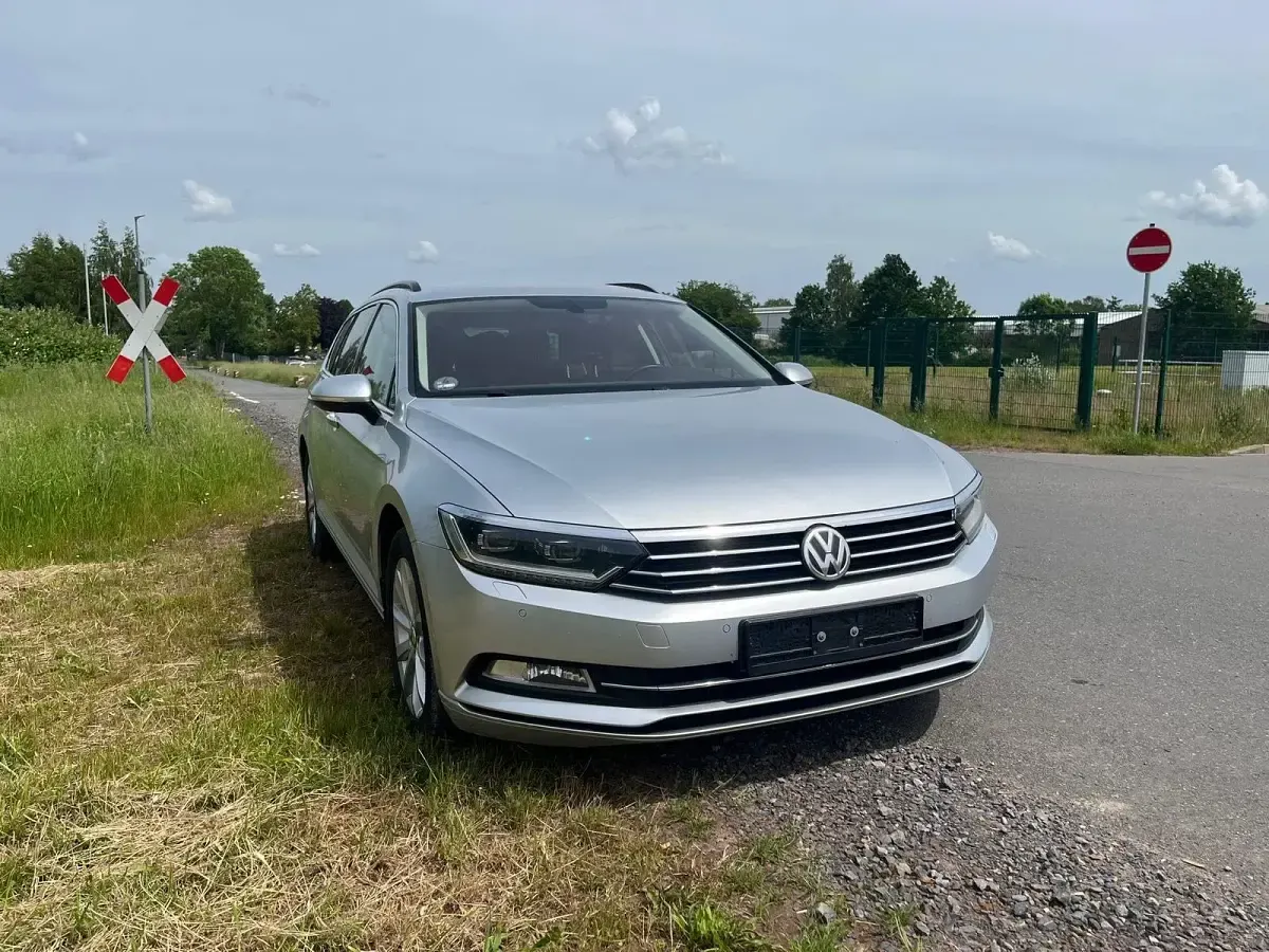 Gebraucht VW Passat 150 PS (110 kW) 2015 Silber Kombi
