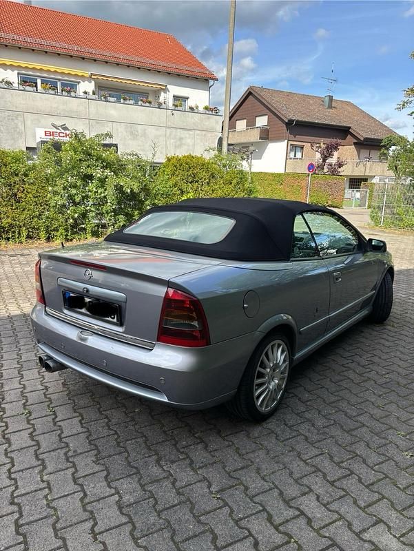 Gebraucht Opel Astra Cabriolet 147 PS (108 kW) 2004 Silber Cabrio