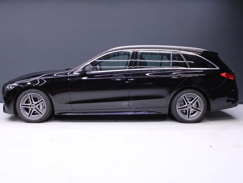 Gebraucht Mercedes C300 AMG 265 PS (194 kW) 2024 Unilack schwarz Kombi