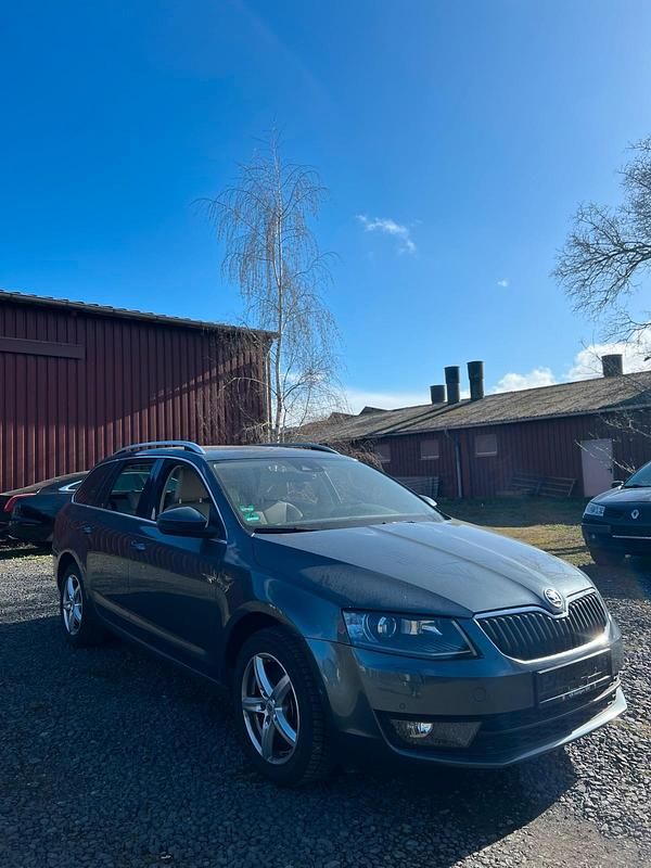 Gebraucht Skoda Octavia 180 PS (132 kW) 2014 Andere farben Kleinwagen