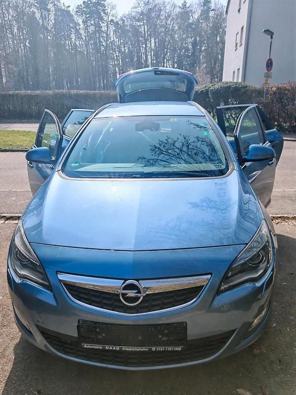 Gebraucht Opel Astra 140 PS (102 kW) 2010 Blau Kombi