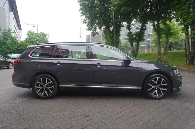 Gebraucht VW Passat GTE 218 PS (160 kW) 2021 Uranograu Kombi