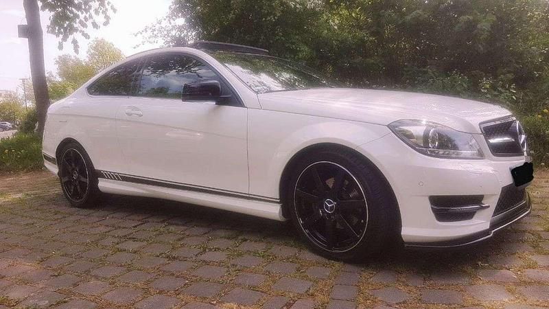 Gebraucht Mercedes C180 156 PS (114 kW) 2012 Weiß Coupé