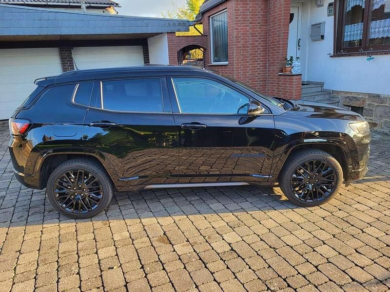 Gebraucht Jeep Compass 241 PS (177 kW) 2022 Schwarz SUV