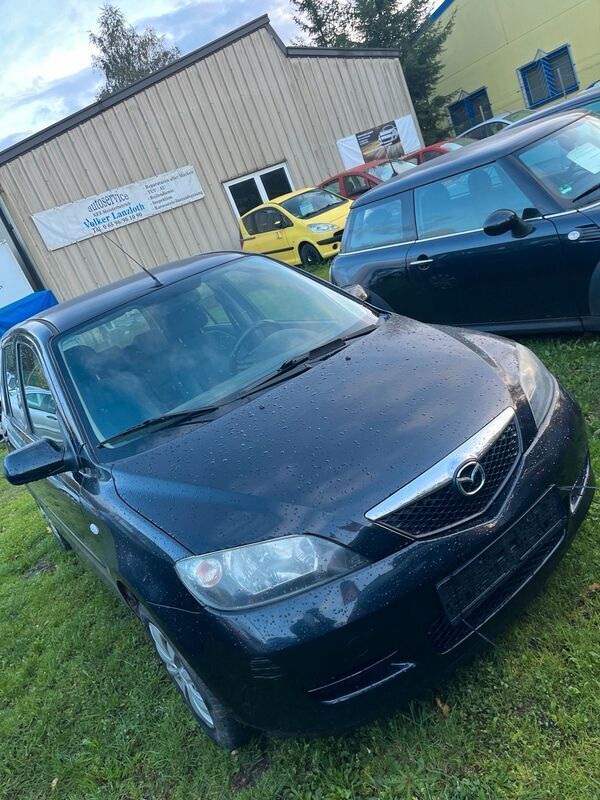 Schwarz Gebraucht 2004 Mazda 2 Limousine | 950 € (Guter Preis) - Bild 1/4