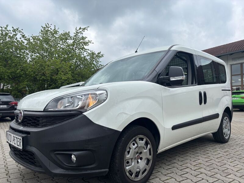 Weiß Gebraucht 2017 Fiat Doblò Van / Kleinbus | 8.440 € (Superpreis) - Bild 1/4