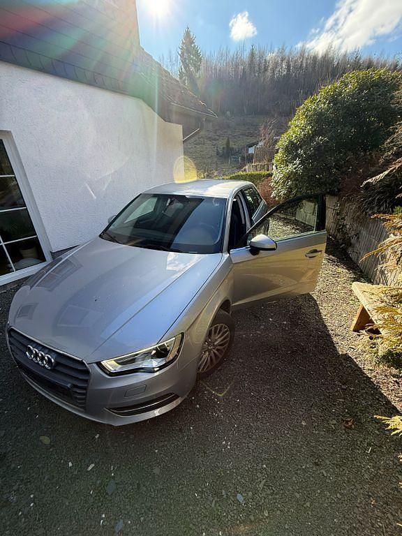 Gebraucht Audi A3 Ambiente 110 PS (80 kW) 2015 Silber Limousine