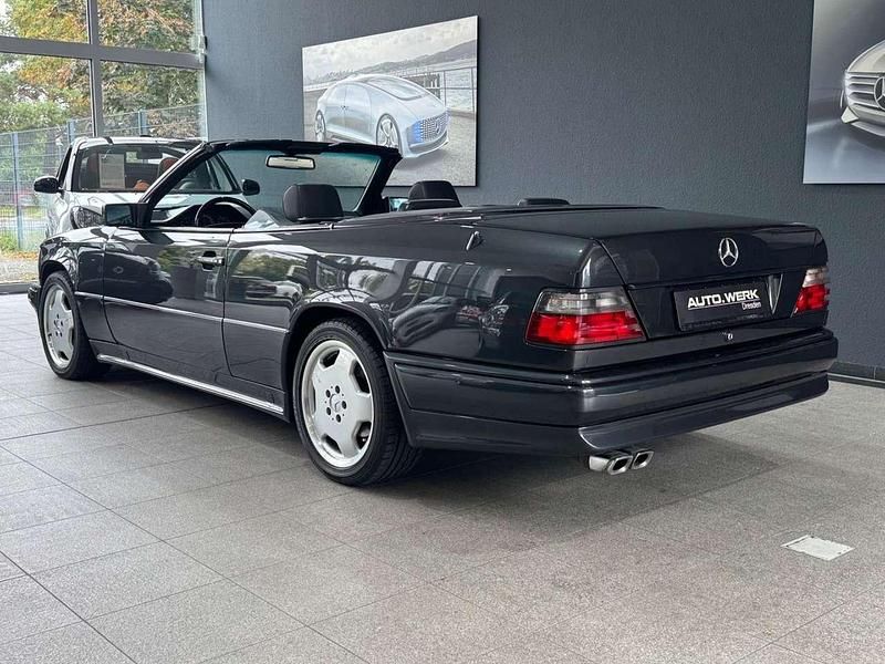 Gebraucht Mercedes E320 AMG 220 PS (161 kW) 1994 Blauschwarz Cabrio