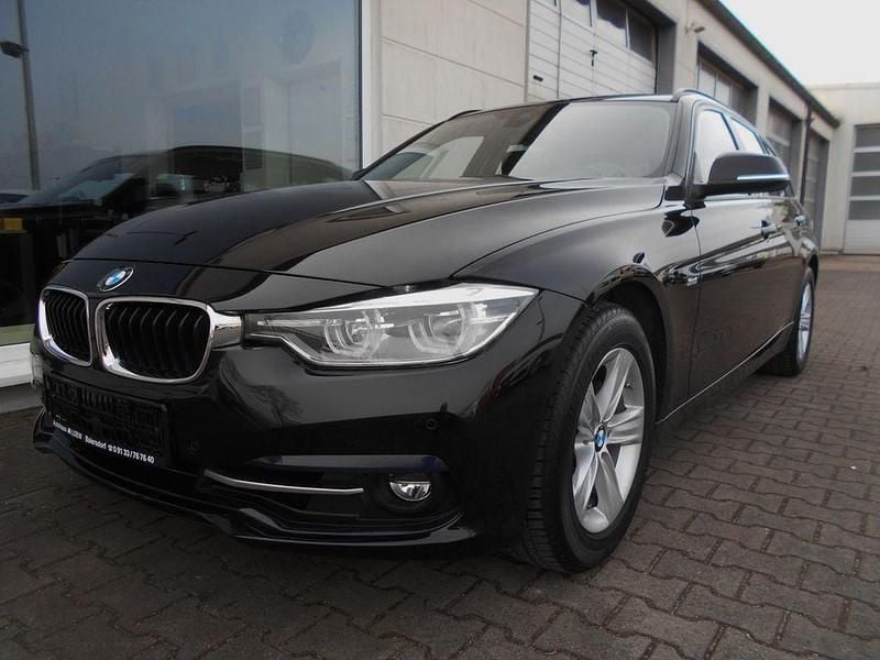 Schwarz Gebraucht 2018 BMW 318 Sport Line Kombi | 16.900 € (Guter Preis) - Bild 1/4