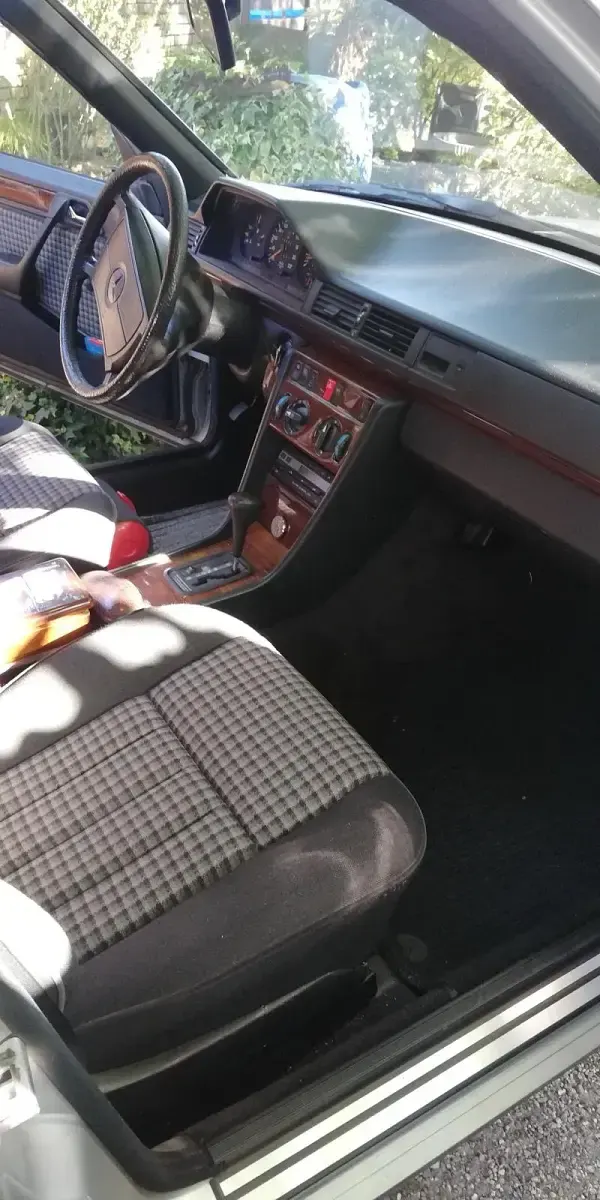 Gebraucht Mercedes 230 130 PS (95 kW) 1991 Silber Kombi