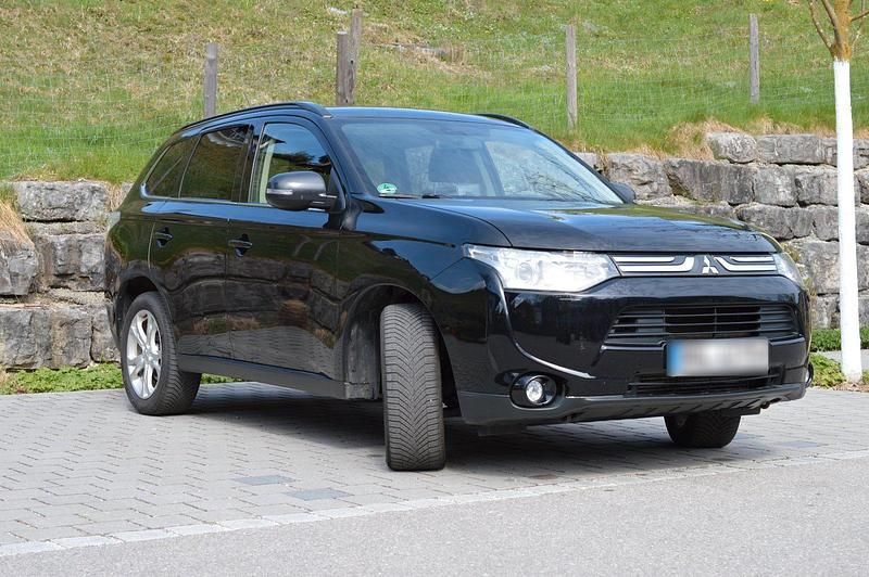 Gebraucht Mitsubishi Outlander 150 PS (110 kW) 2012 Schwarz SUV