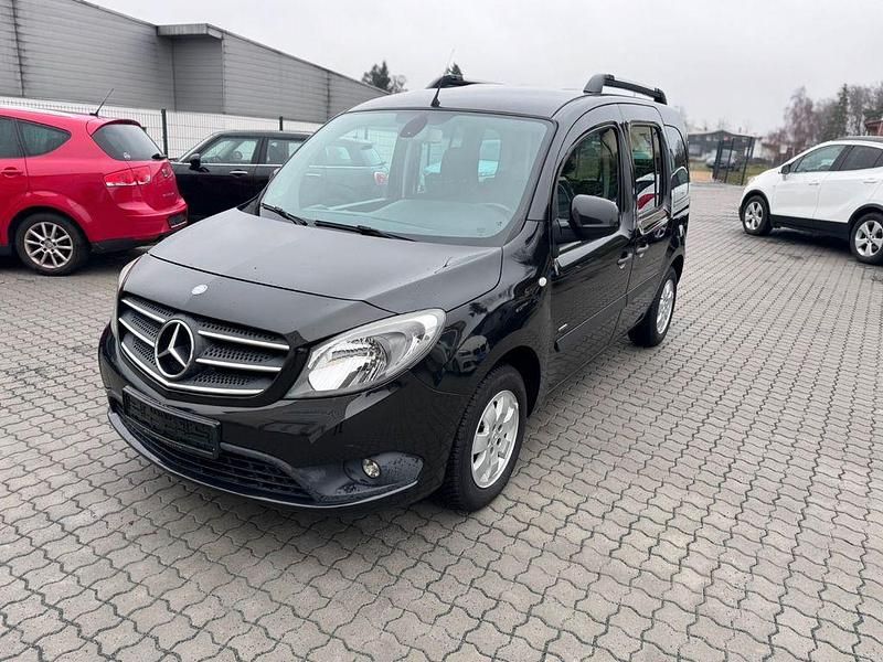 Schwarz Gebraucht 2015 Mercedes Citan 111 Kombi | 10.500 € (Fairer Preis) - Bild 1/4