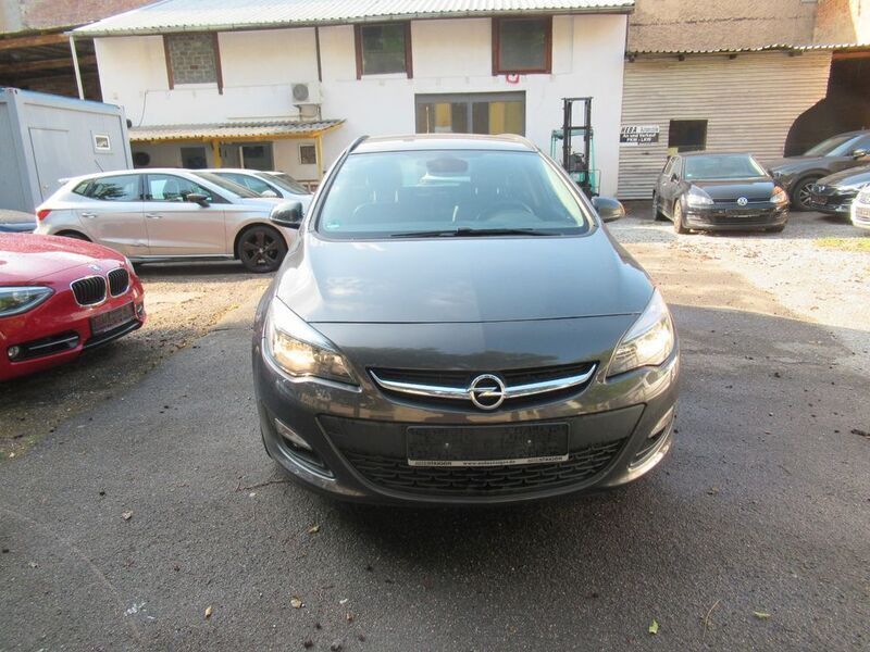 Grau Gebraucht 2015 Opel Astra Edition Kombi | 4.440 € (Superpreis) - Bild 1/4