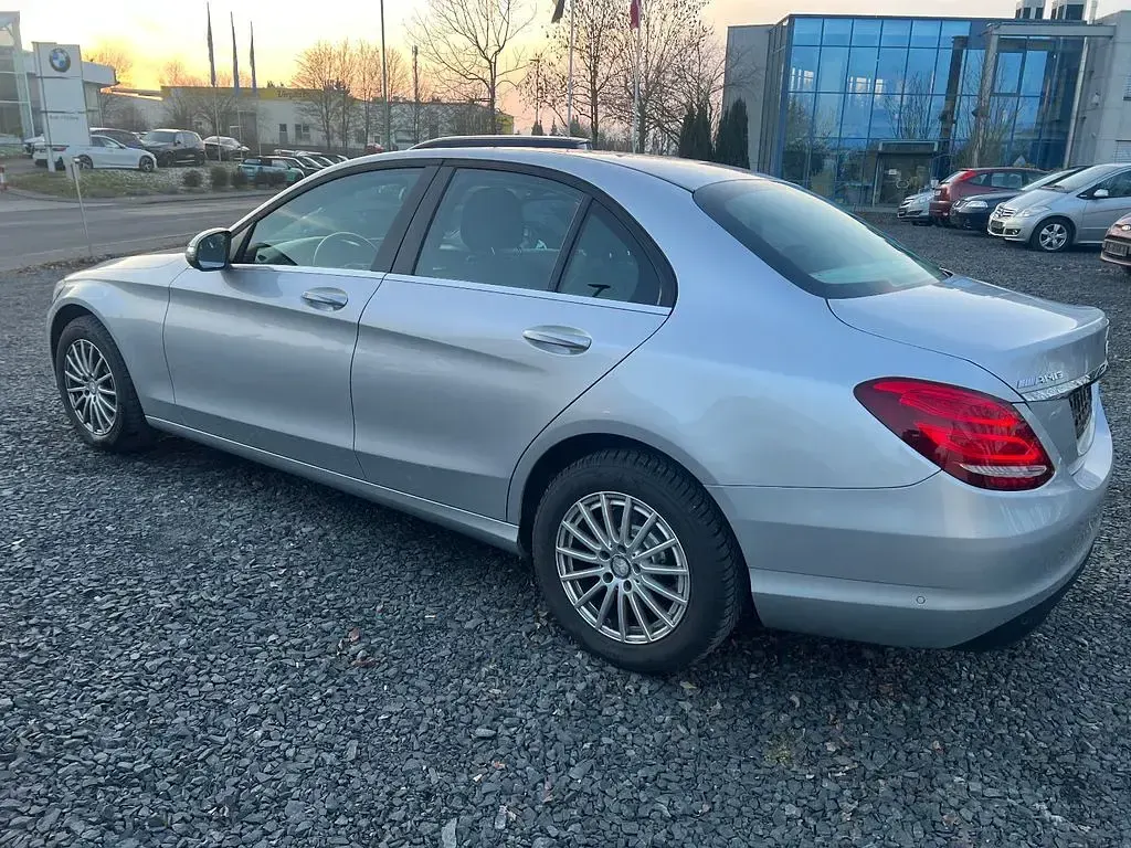 Gebraucht Mercedes C180 156 PS (114 kW) 2014 Silber Limousine