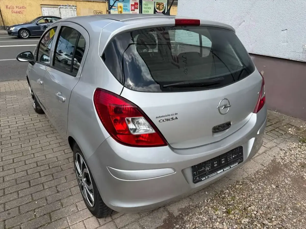 Gebraucht Opel Corsa Edition 90 PS (66 kW) 2008 Starsilber iii m2 Kleinwagen
