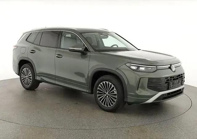 Cipressino grün metallic Neu 2025 VW Tayron Life SUV | 51.495 € (Fairer Preis) - Bild 1/3
