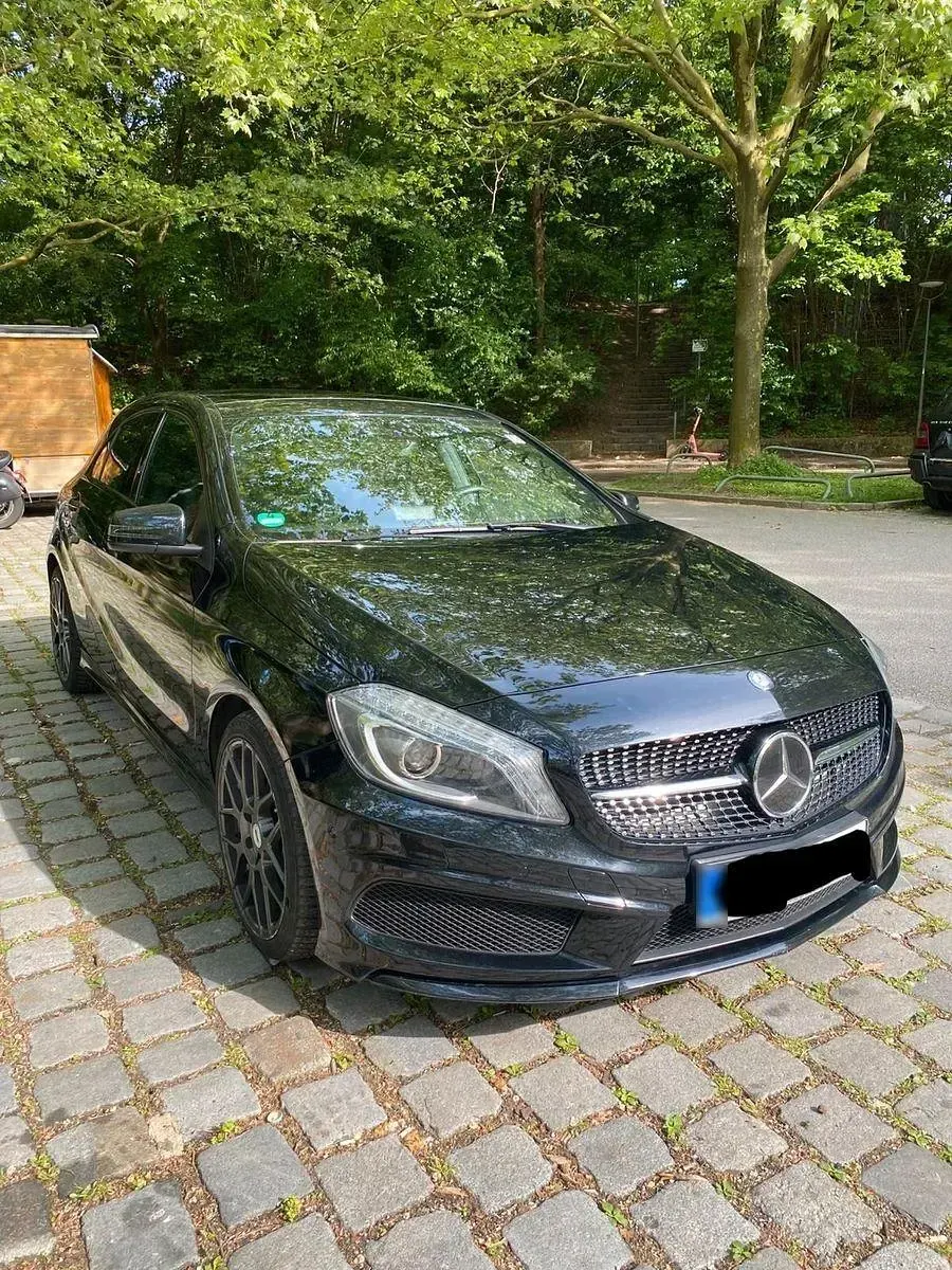 Gebraucht Mercedes A200 AMG line 158 PS (116 kW) 2015 Schwarz Limousine