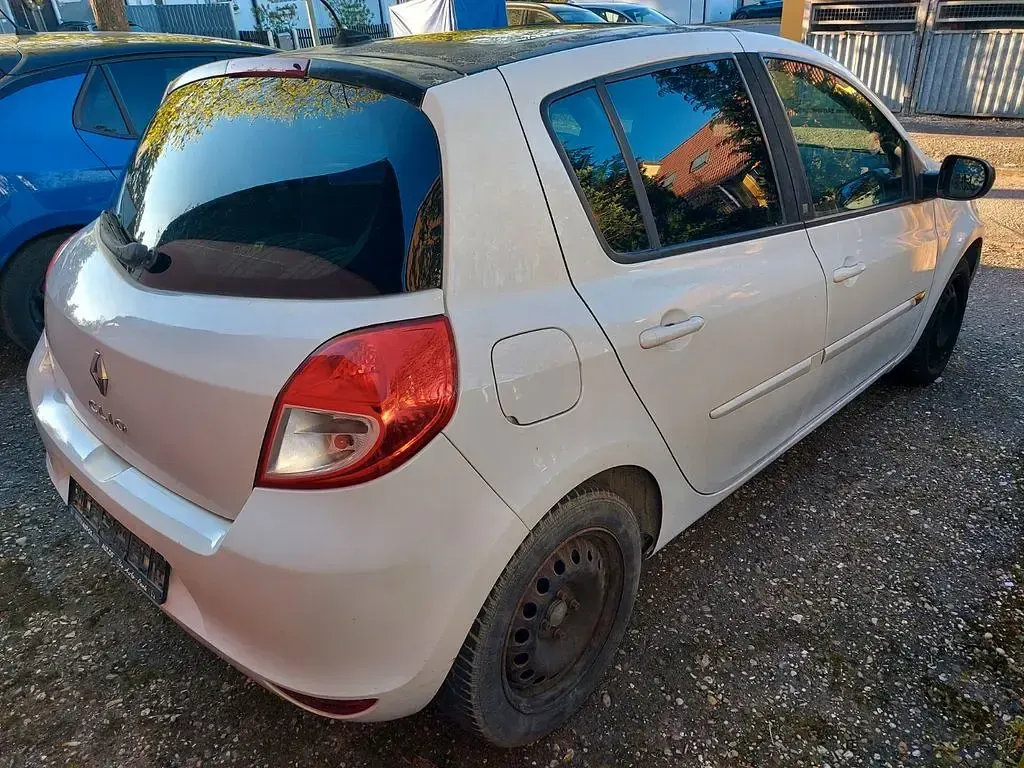 Gebraucht Renault Clio III 101 PS (74 kW) 2011 Weiß Limousine