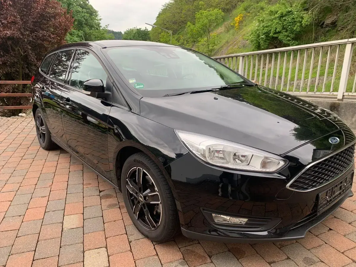 Gebraucht Ford Focus Trend 95 PS (69 kW) 2017 Schwarz Kombi
