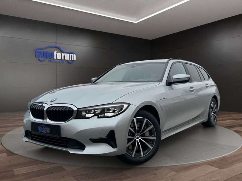 Silber Gebraucht 2021 BMW 330e Advantage Kombi | 25.490 € (Fairer Preis) - Bild 1/4