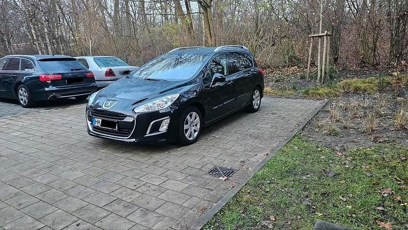 Gebraucht Peugeot 308 Active 112 PS (82 kW) 2013 Schwarz Kombi