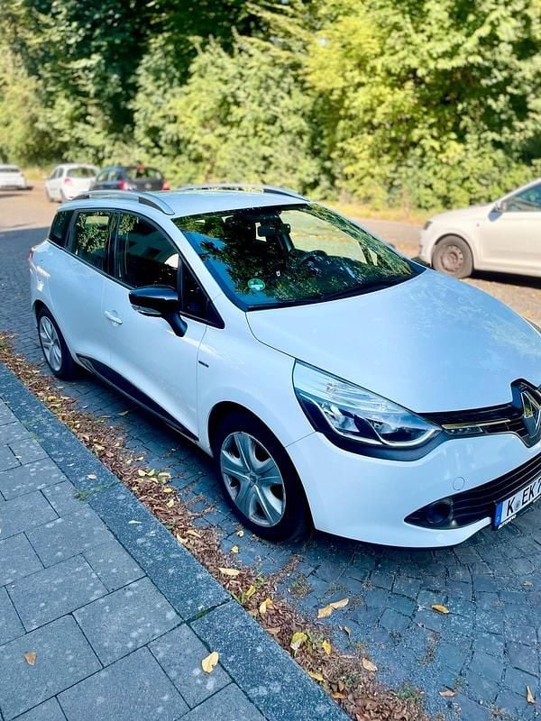 Weiß Gebraucht 2015 Renault Clio GrandTour LIMITED Kombi | 6.999 € (Fairer Preis) - Bild 1/4
