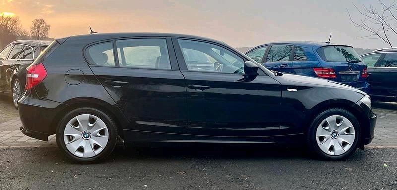Gebraucht BMW 118 Advantage 143 PS (105 kW) 2011 Schwarz Kleinwagen