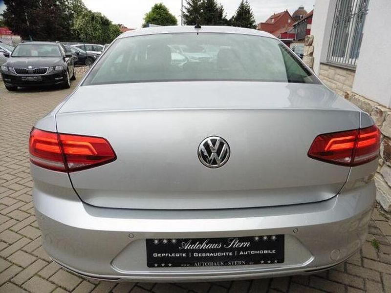 Gebraucht VW Passat Trendline 125 PS (91 kW) 2015 Schwarz Kombi