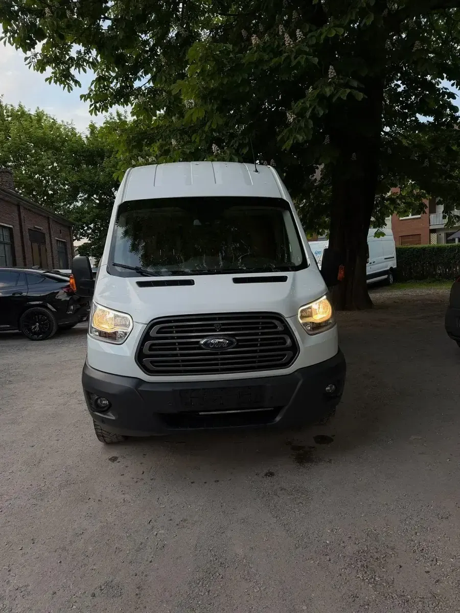 Second-hand Ford Transit 140 CP (102 kW) 2018 Alb Monovolum