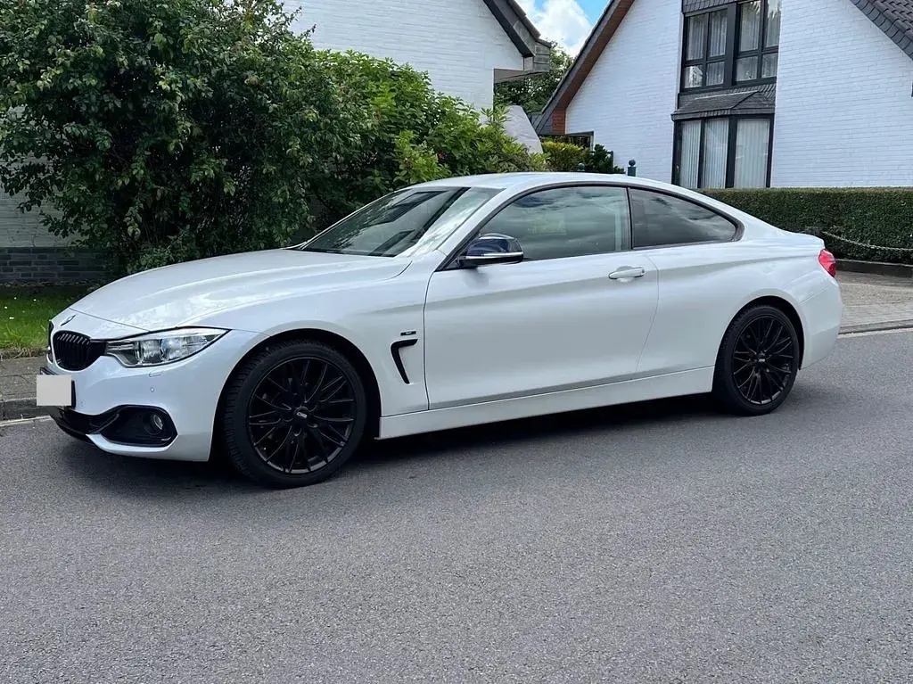 Gebraucht BMW 420 Coupé Sport Line 184 PS (135 kW) 2015 Weiß Coupé