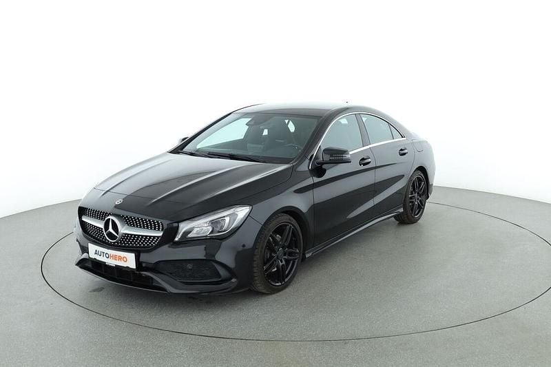 Schwarz Gebraucht 2017 Mercedes CLA180 AMG line Limousine | 21.950 € (Teuer) - Bild 1/3