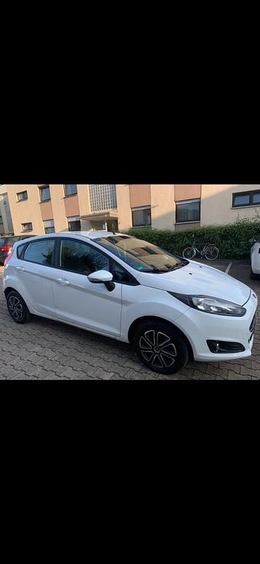Gebraucht Ford Fiesta Trend 82 PS (60 kW) 2017 Weiß Kleinwagen