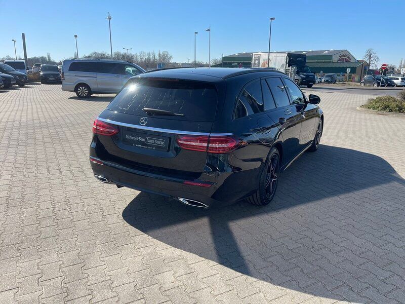 Gebraucht Mercedes E300 AMG 265 PS (194 kW) 2023 Unilack schwarz Kombi