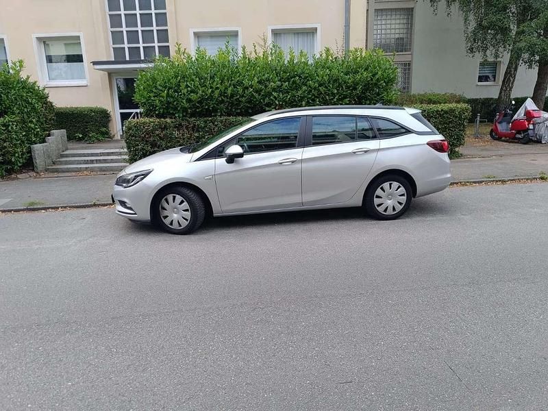 Gebraucht Opel Astra 110 PS (80 kW) 2018 Limousine